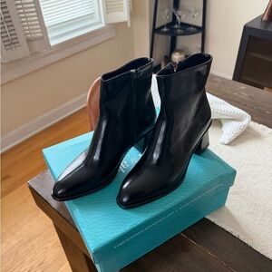Prologue Black Leather Pointed Toe Ankle Boots